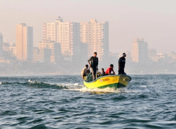 Israeli forces arrest two fishermen off the coast of Gaza