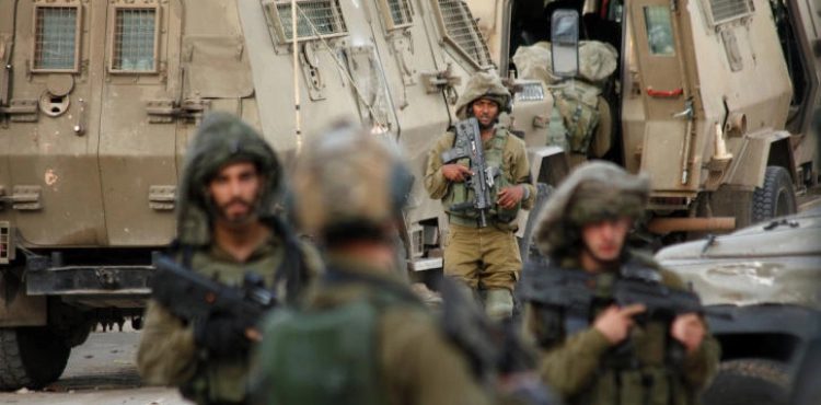 The occupation arrests 19 citizens of the West Bank