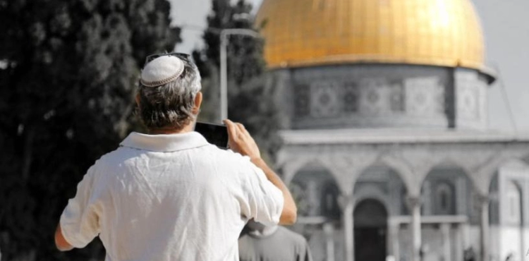 25 settlers storm Al-Aqsa under the protection of the Israeli police