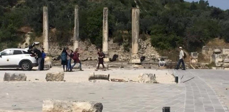Settlers storm the archaeological site in Sebastia