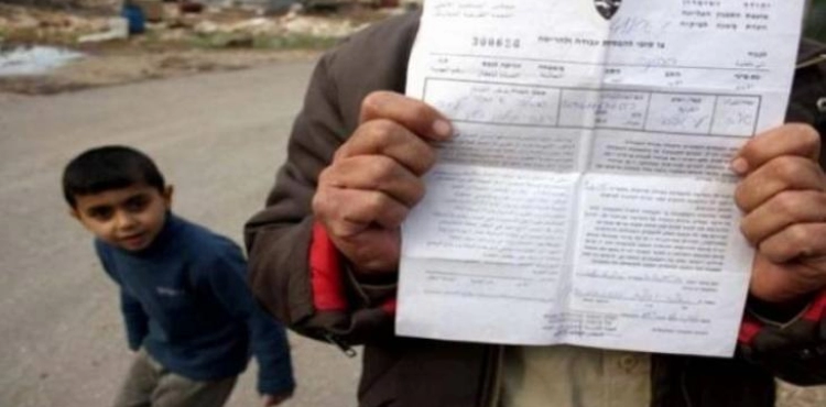The occupation distributes notices to citizens to evacuate their facilities in the Jordan Valley