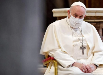 Pope Francis announces that he will receive the Coronavirus vaccine