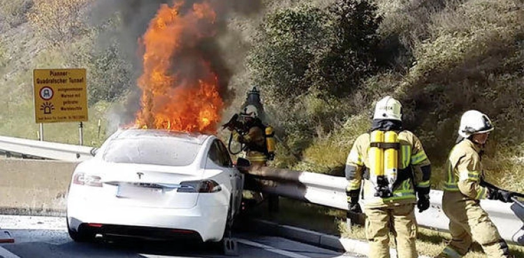 Tesla investigates car ignition accident (Model 3)
