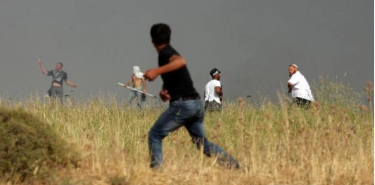 Citizens respond to the attack of settlers, east of Qalqilya