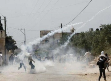 Clashes after storming and closing Iraq Burin