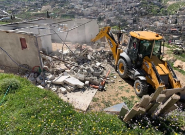 The occupation destroys the electricity network southwest of Hebron