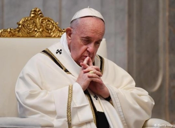 Pope Francis expresses his &quot;solidarity&quot; with the people of Burma