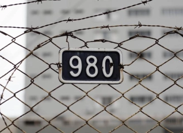 Al-Captive: Repression forces break into sections of &quot;Ofer&quot; detention