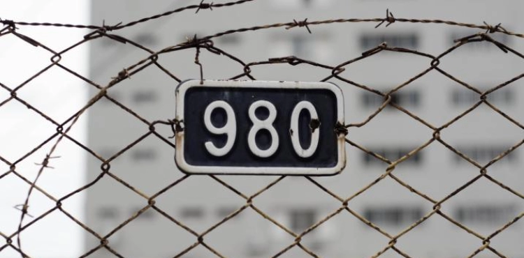 Al-Captive: Repression forces break into sections of &quot;Ofer&quot; detention
