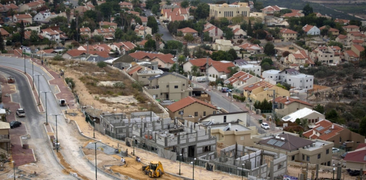 The occupation confiscates 19 dunums south of Qalqilya