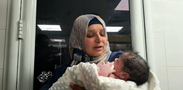 Gaza..a new child from the sperm of a smuggled prisoner