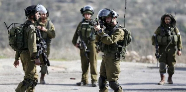 A young man was wounded by bullets from the occupation in Hebron