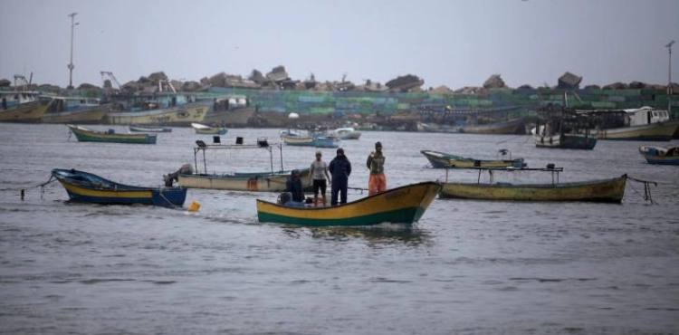 Occupation boats target fishermen´s boats in Gaza
