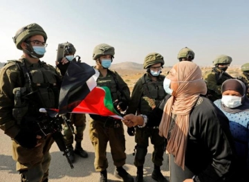 The occupation prevents an event on WomenÂ´s Day for the womenÂ´s center in Al-Tur, and its director is holding hours