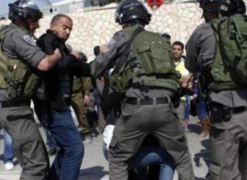 Occupation attacks Jerusalemites near Bab al-Amud in Jerusalem