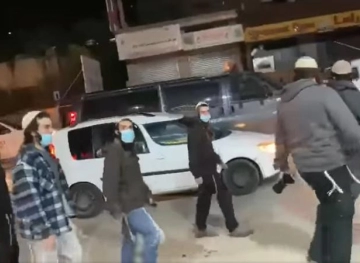Settlers attack Palestinian homes in Huwara