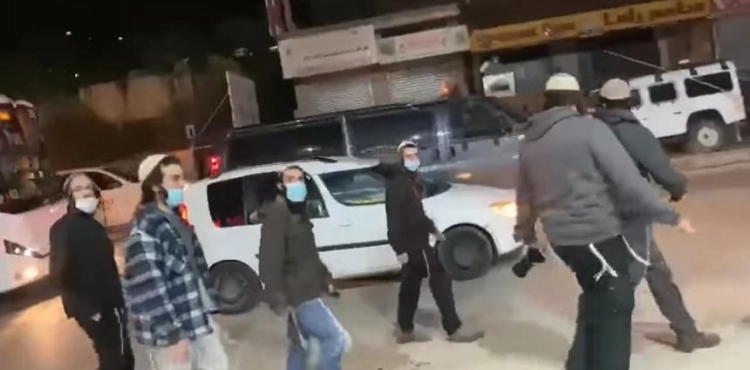 Settlers attack Palestinian homes in Huwara