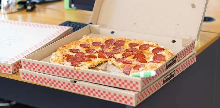 He stole pizza and he was sentenced to 300 hours of work!