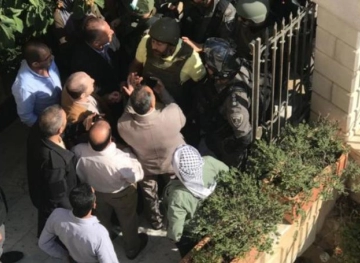 Israeli occupation forces invade the headquarters of Jerusalem province and wreak havoc