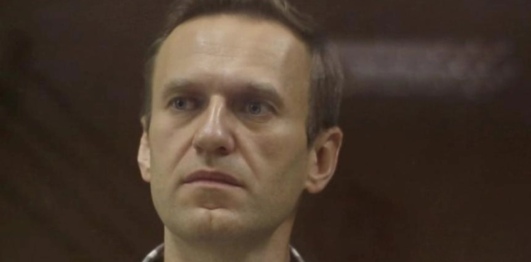 Navalny announces that he intends to continue his hunger strike despite his poor health