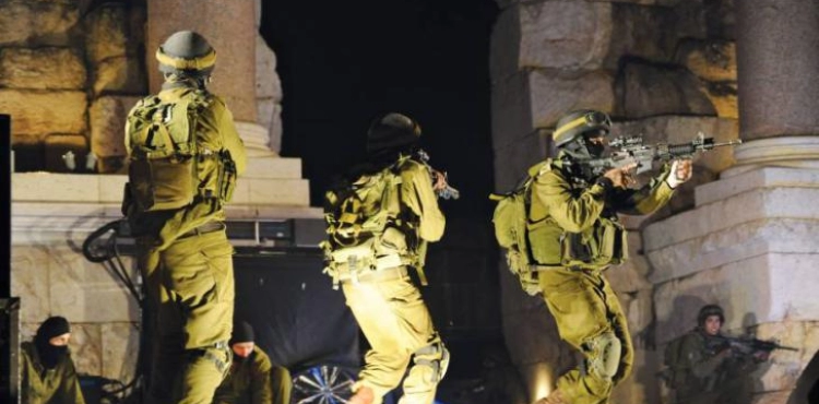 The occupation arrested 4 citizens