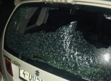 Settlers attack citizens&acute; vehicles north of Nablus