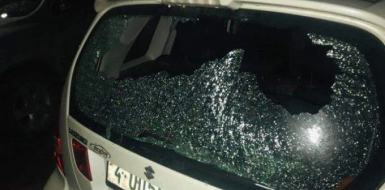 Settlers attack citizens&acute; vehicles north of Nablus