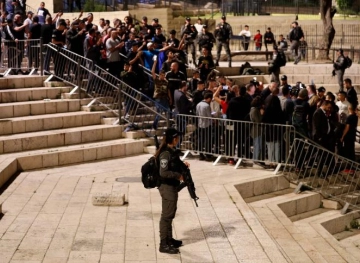 Jerusalemites fail an attempt by a settler to kidnap a child from Issawiya