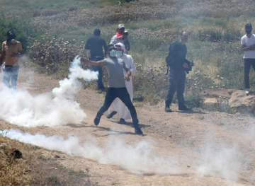 Two wounded by Israeli bullets and dozens of suffocation during the Kafr Qaddum march