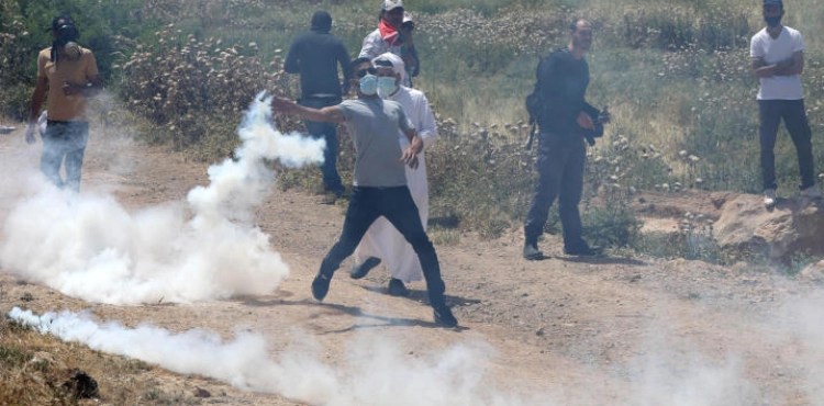 Two wounded by Israeli bullets and dozens of suffocation during the Kafr Qaddum march