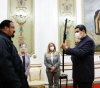 Steven Seagal presents a samurai sword to Maduro of Venezuela