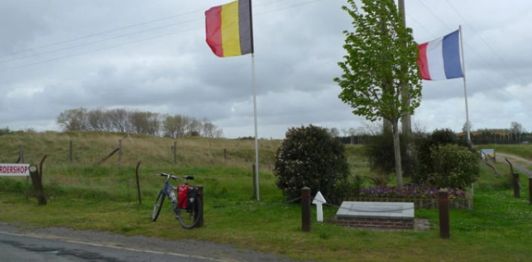A Belgian adjusts borders with France ... to expand his territory
