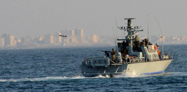 Occupation boats target fishermen&acute;s boats off the coast of Gaza