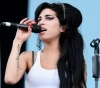 Amy Winehouse&acute;s fans honour her memory in London 10 years after her death
