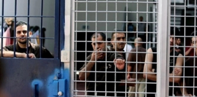 Palestinian prisoners warn of the repercussions of air depressions on prisoners