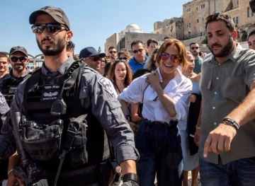 Photos of Jennifer Lopez in Jerusalem anger Arabs and Palestinians
