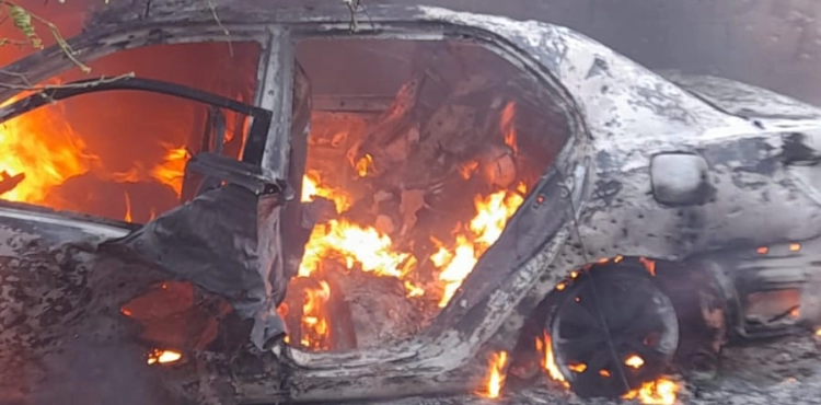 This raises the number of martyrs to 15 Two dead and two injured in the bombing of a car in Khan Yunis