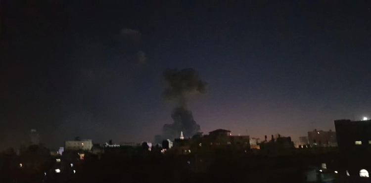 Israeli occupation planes destroy Al-Tadmur building in Gaza City