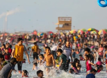 Palestinians spend their Friday vacation on the Gaza beach today
