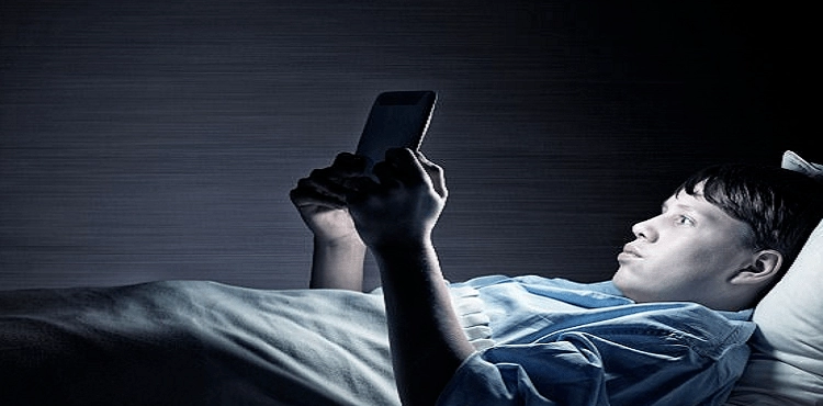What causes the blue light emitted from your smart phone to your eye?!