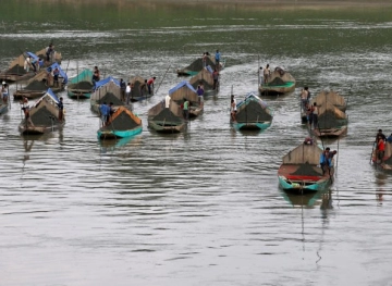 The number of people killed by floods in India rises to 324