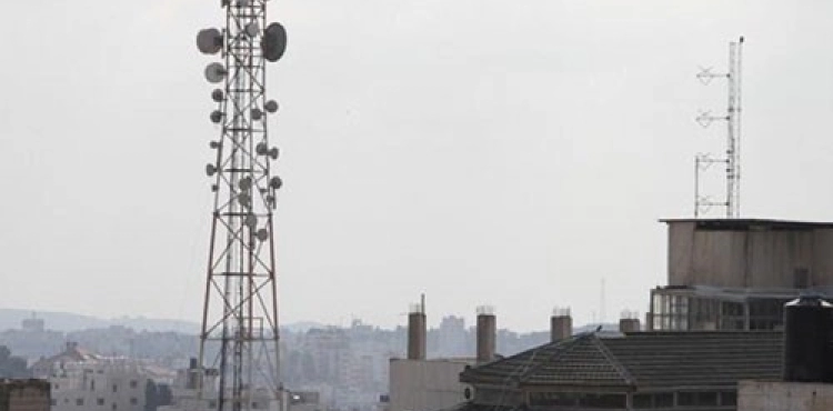 Newspaper: Telecommunications companies in Gaza threatened with collapse