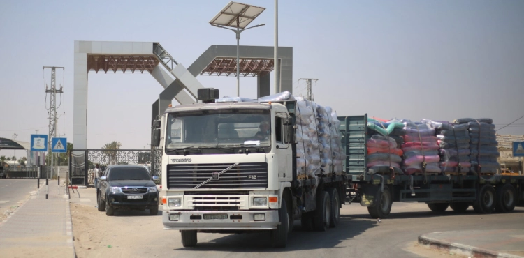 Gaza Economy: The occupation requires special coordination for the entry of some materials