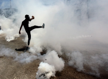 Palestinian calls to confront settlers&acute; marches in the West Bank on Monday