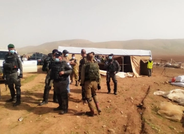 The occupation demolishes Khirbet Humsa al-Fouqa in the Jordan Valley and is trying to displace civilians from it by force