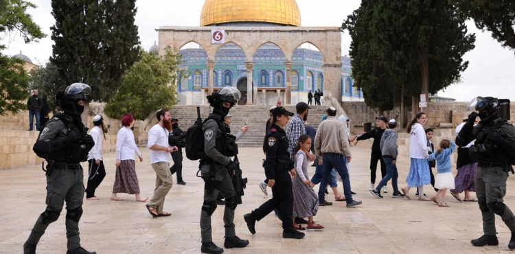 Dozens of settlers storm Al-Aqsa