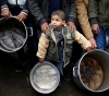 A family in Gaza is eating the remains of vegetables and smelling the smell of meat from the bones