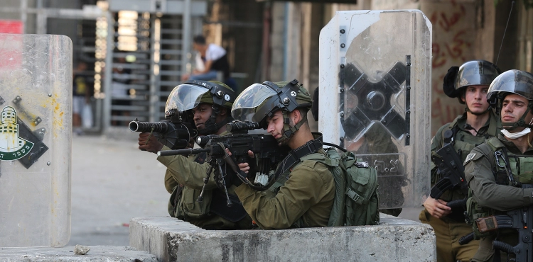 A child was injured by bullets from the occupation forces in the village of Safa
