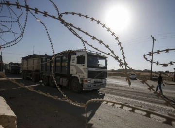 Settlers protest at Kerem Abu Salim crossing to prevent Gaza truck entry