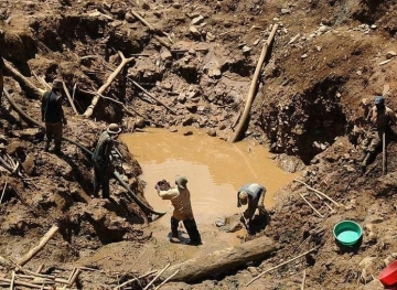 24 killed as a gold mine collapses in Congo
